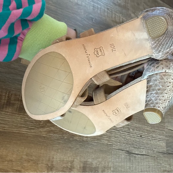 Donald J. Pliner Women's Tan Sandals - Picture 6 of 9